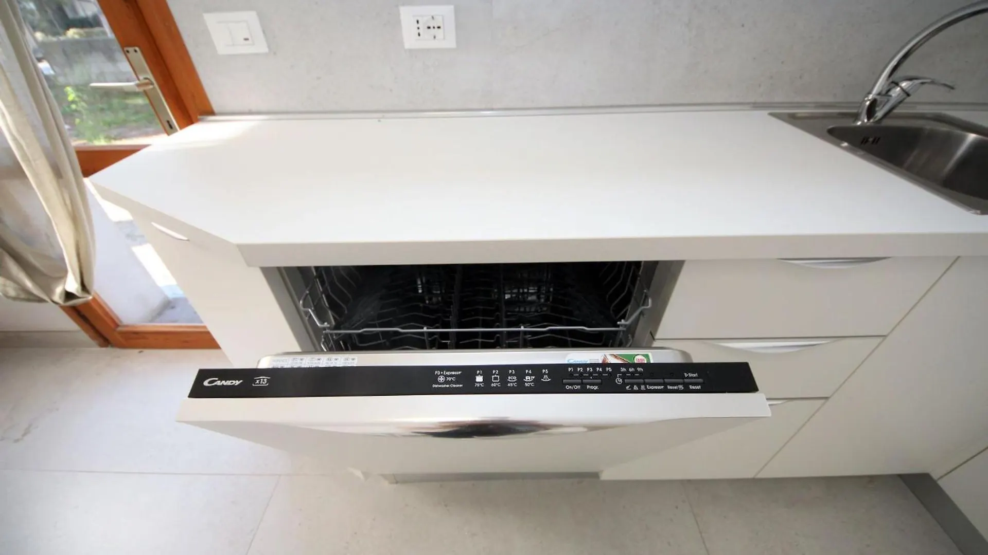 Modern 2 Bedroom Flat Near Rosolina Mare Beach アパート
