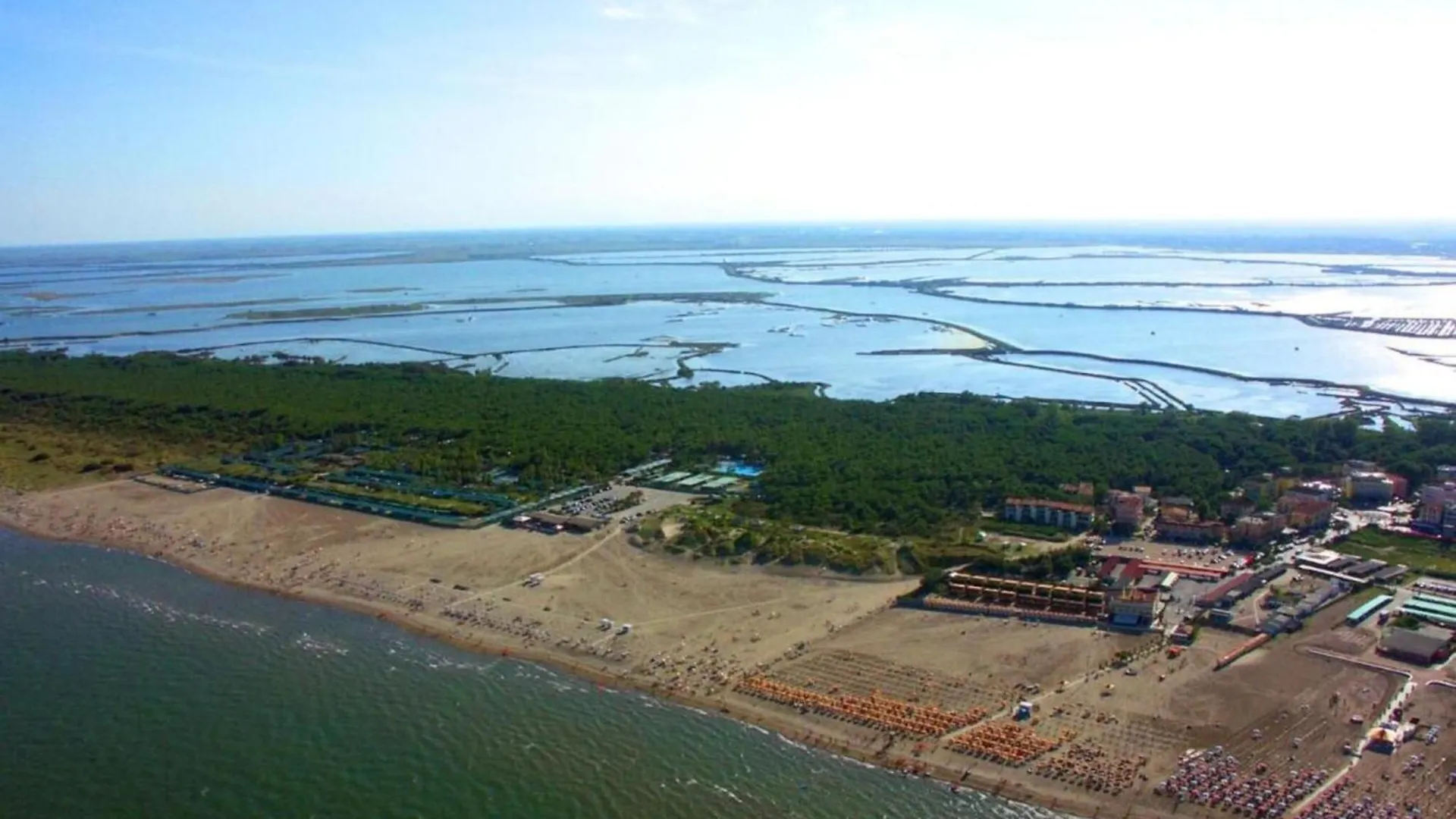Modern 2 Bedroom Flat Near Rosolina Mare Beach 이탈리아